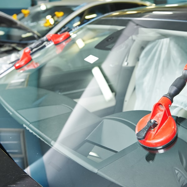 Which auto glass company to call when windshield is broken  in South Carolina